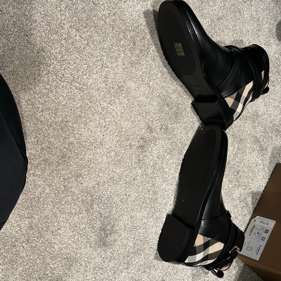 Brand new Burberry Boots Prlye - Picture 5 of 5